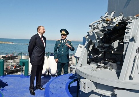 Президент Азербайджана ознакомился с новым сторожевым кораблем Береговой охраны (Фото)