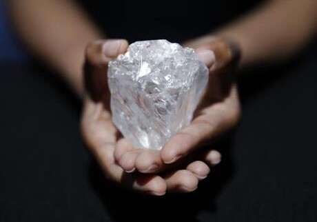 Крупнейший в мире алмаз выставят на аукционе 