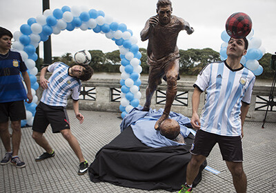 В Буэнос-Айресе установили статую Месси