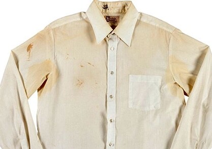 Рубашка с пятнами крови Джона Леннона продана на аукционе за $41 тыс