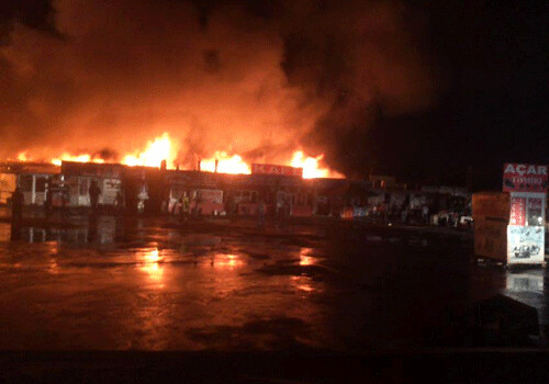 В Баку произошел пожар на рынке автозапчастей (Фото-Обновлено)