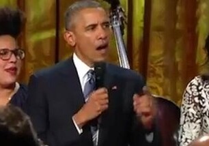 Обама спел на дне рождения дочери (Видео)