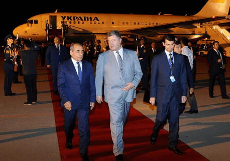 Президент Украины прибыл с официальным визитом в Азербайджан (Фото)