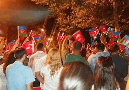 В Баку прошла акция в поддержку Турции (Фото)