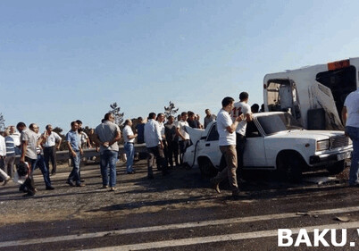 В Баку автобус столкнулся с грузовиком (Обновлено)