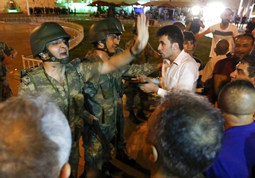 Ряд военных, причастных к мятежу в Турции, бежали за границу