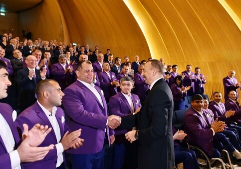 Президент Ильхам Алиев принял участие в проводах азербайджанской делегации на Олимпийские игры (Фото)