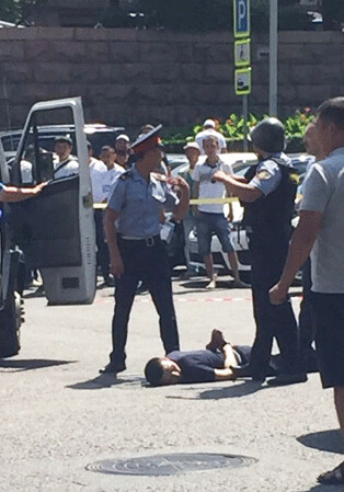 В Алматы совершено нападение на отделение полиции, погибли 4 человека (Обновлено)