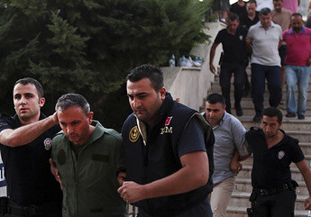 В Турции уволены почти 8 тыс. полицейских и 3 тыс. судей и прокуроров