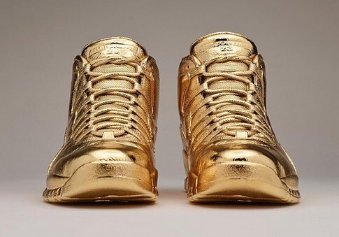 Канадский рэпер похвастался кроссовками из чистого золота (Фото)