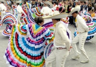 Самое масштабное костюмированное шоу в мире провели в Мексике