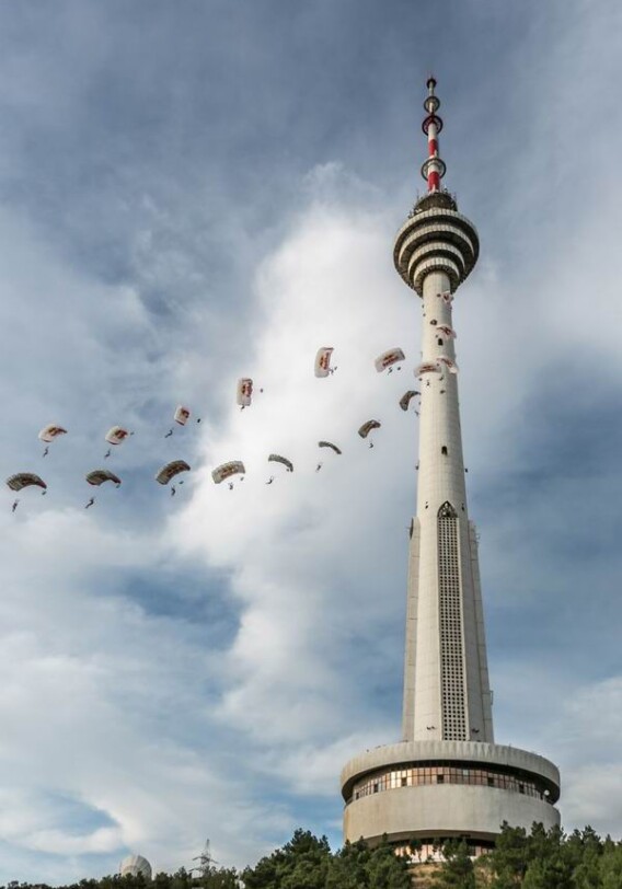 Прыжок с парашютом с Бакинской телебашни (Фото-Видео)