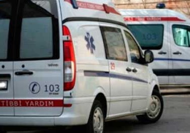 В Баку ребенок выжил после падения с 9-го этажа