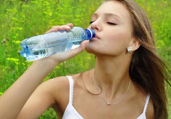 Ученые: Вода в пластиковых бутылках вредна для здоровья