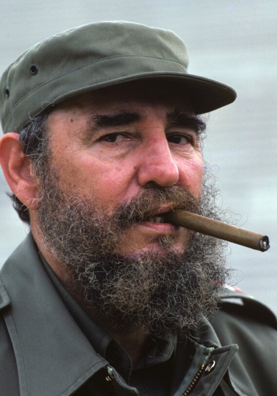 Фиделю Кастро свернули 90-метровую сигару к 90-столетию (Видео)