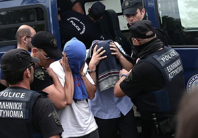 Турция направила в Грецию документы по экстрадиции беглых военных