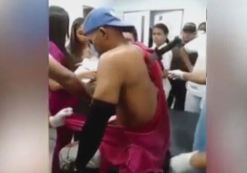 В Колумбии мужчина сам добрался до больницы с мачете в спине (Видео)