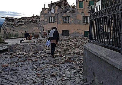 В Италии произошло мощное землетрясение, погибло 45 человек, 100 пропало без вести (Фото-Обновлено)