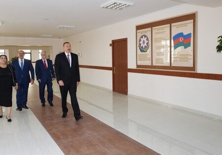 Президент Азербайджана побывал в школе №247 (Фото)