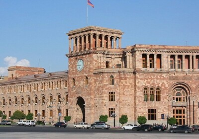 Президент Армении принял отставку правительства страны