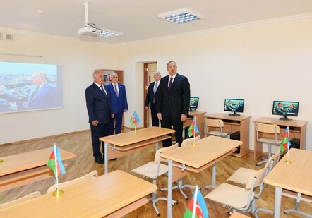 Президент Ильхам Алиев ознакомился с условиями в бакинских школах №261 и 58 (Фото)