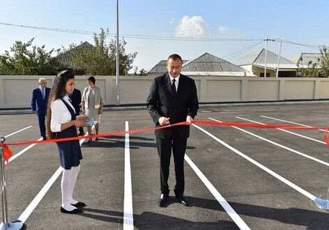 Президент Азербайджана принял участие в открытии нового здания школы №311 (Фото)