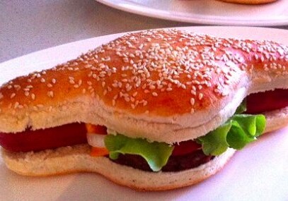 Австралиец запатентовал гибрид хот-дога и гамбургера