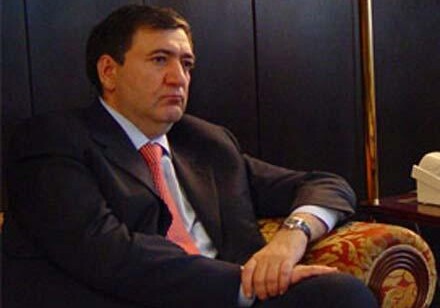 Один из азербайджанских министров проголосовал дома