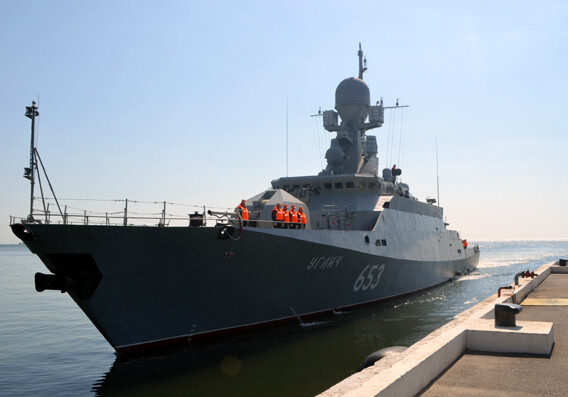 Российский военный корабль прибыл с визитом в Баку (Фото)