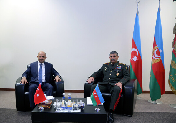 Министр обороны Азербайджана провел встречи с коллегами ряда стран (Фото)