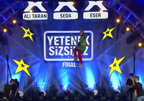 62-летний канатоходец из Азербайджана выступил в турецком шоу талантов (Видео)