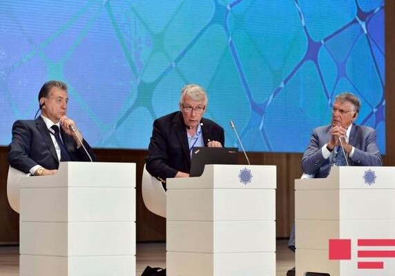 Лауреаты Нобелевской премии обсудили в Баку пути решения глобальных проблем