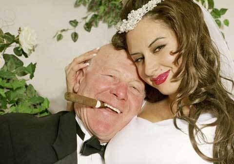 В США 68-летний миллионер случайно женился на своей внучке