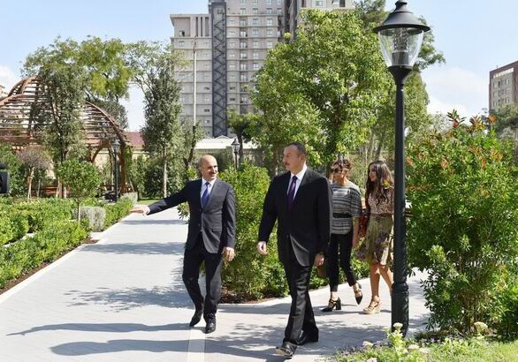 Ильхам Алиев ознакомился с условиями, созданными в новом парке «Розовый сад»(Фото)