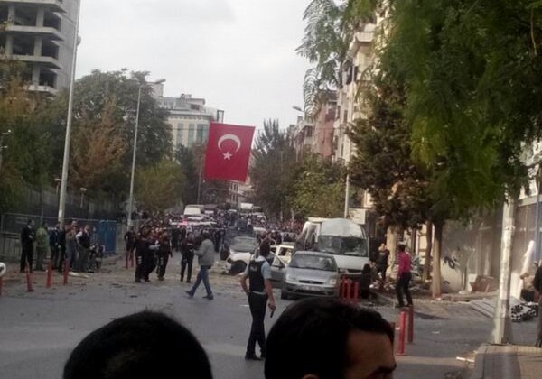 Возле полицейского участка в Стамбуле произошел взрыв (Фото)