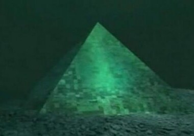 В районе Бермудского треугольника обнаружена хрустальная пирамида