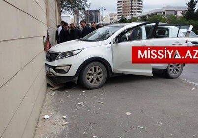 В Баку инсульт водителя привел к гибели пешехода (Фото)