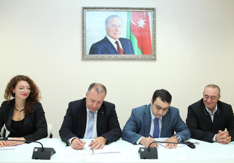 Азербайджан будет производить листовое стекло (Фото)