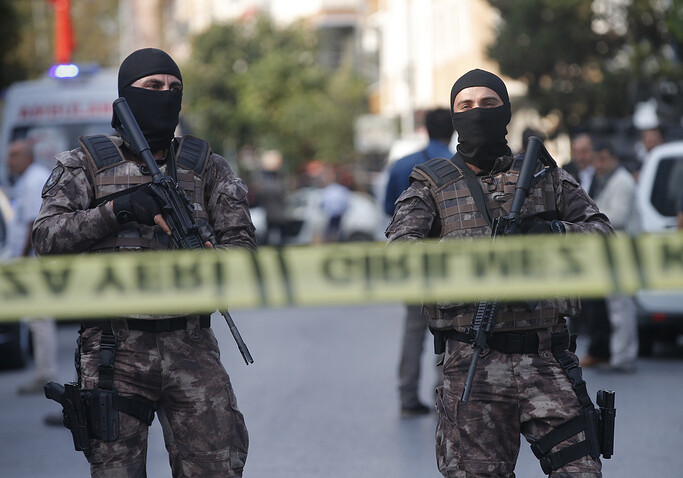 На юге Турции произошел теракт, погибли 3 полицейских