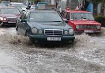В Баку из-за дождя наблюдается высокая плотность движения транспорта