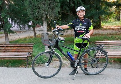Азербайджанский пенсионер объедет на велосипеде всю Европу (Фото)
