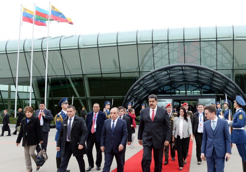 Завершился официальный визит президента Венесуэлы в Азербайджан (Фото)