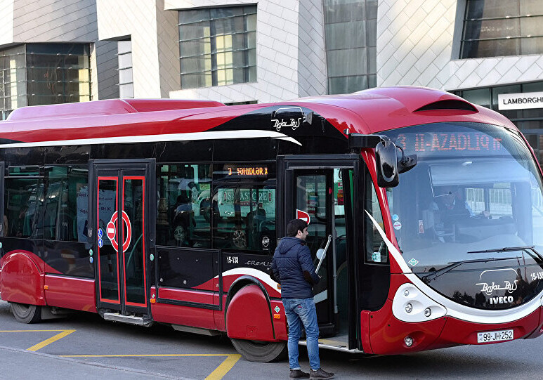В Баку автобус сбил 73-летнюю женщину