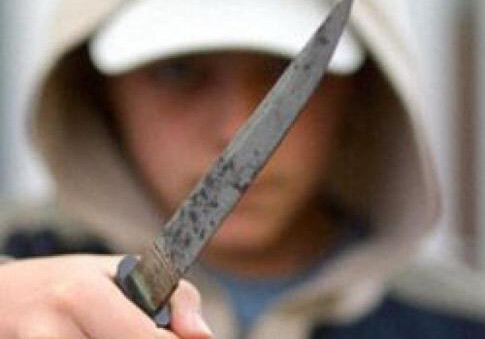 В Шамкирском районе старшеклассник ранил ножом сверстника