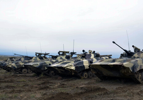 ВС Азербайджана проводят боевые стрельбы по подбитым в апреле танкам противника (Фото)