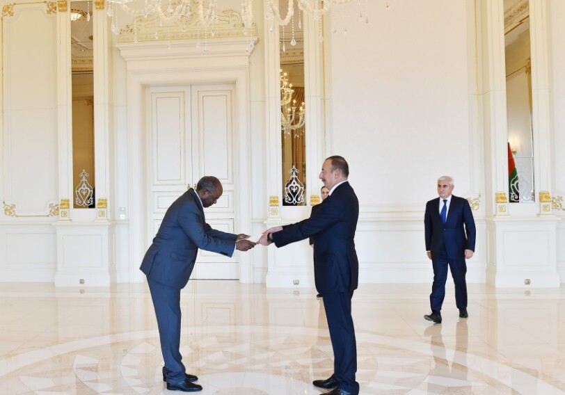 Президент Азербайджана принял двух новоназначенных послов (Фото)