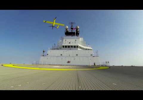Беспилотник впервые провел суда по морям Арктики (Видео)