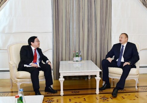 Президент Азербайджана принял вице-президента Азиатского банка развития