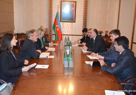 Баку призывает посредников по Карабаху к активизации усилий 