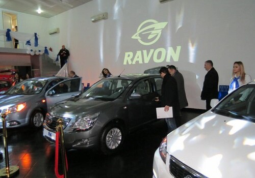 В Баку презентованы новые узбекские автомобили (Фото)